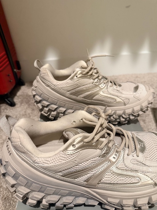 Balenciaga Chunky Track Sneakers in Light Beige - Picture 3 of 3